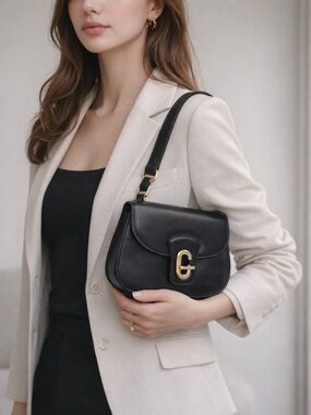 Vintage Gucci Black Leather Shoulder Bag Gold G Clasp Made in Italy Classic